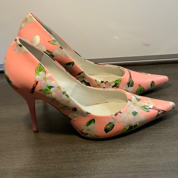 Jeffrey Campbell Shoes - Jeffrey Campbell 6 Ikon pointed toe patent leather pump in floral pink A039